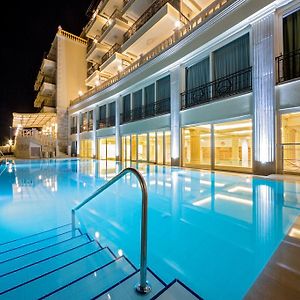 Therma Palace - Parcare gratuită și acces privat la plajă